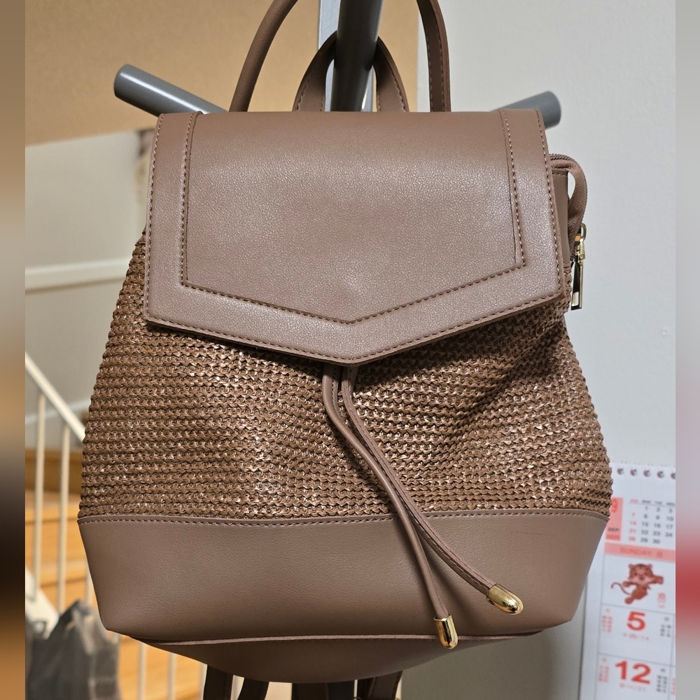 Stylish Woven Tan Handbag